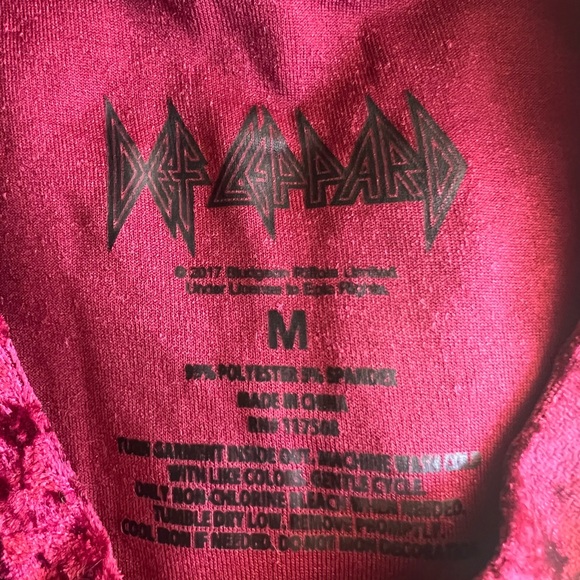 Def Leppard velour tee shirt. Side M boho/band tee/festival burgundy in color - Picture 5 of 5